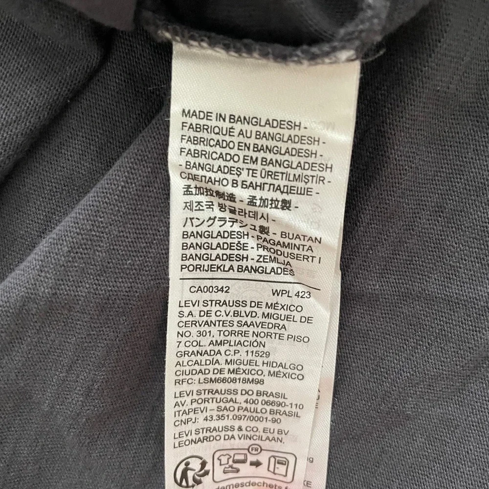 Levi's Mens Relaxed Graphic T-Shirt Charcoal Gray Cowboy Desert Western Medium
